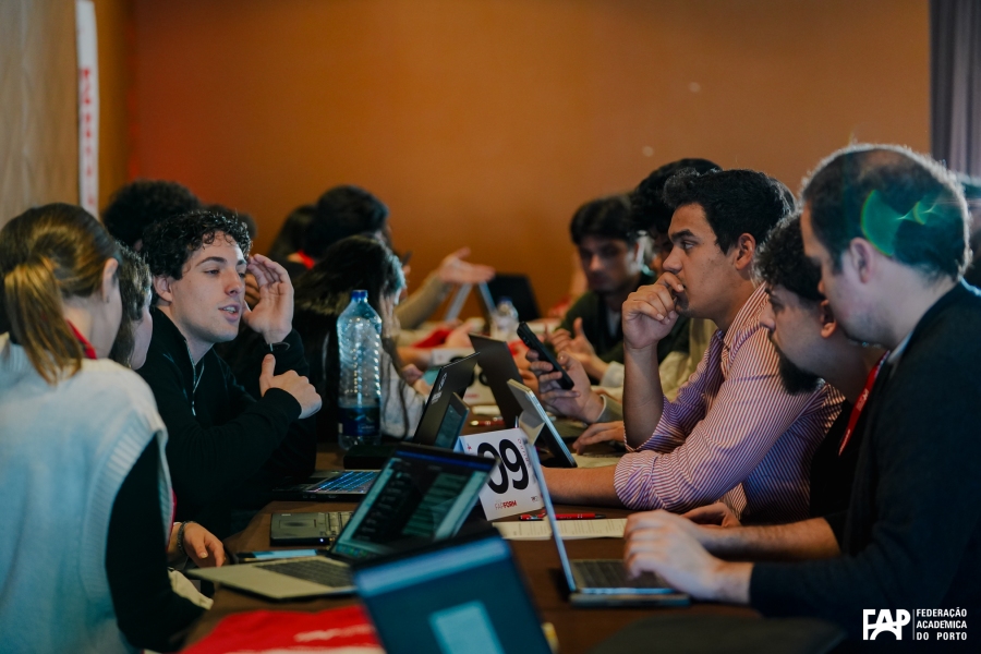 FAP não se opõe ao descongelamento das propinas de licenciatura à taxa de inflação, mas alerta para o risco de aumento desproporcional das propinas de mestrados proposto no Orçamento de Estado para 2027 