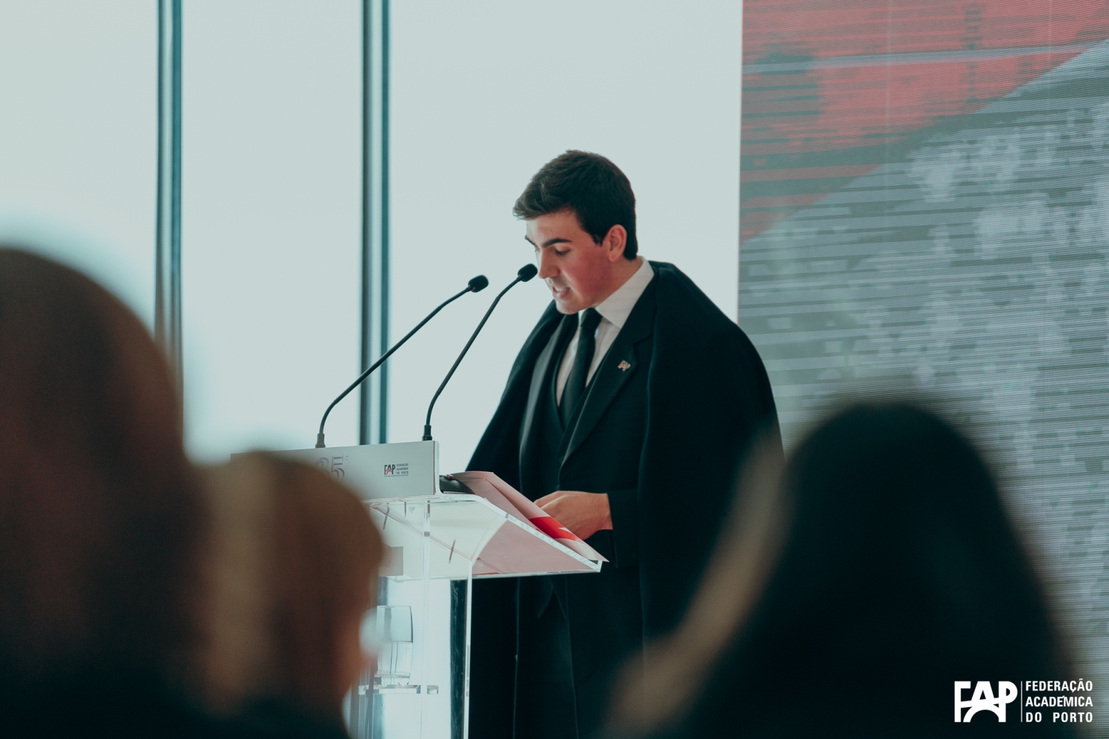 Federação Académica do Porto desafia os candidatos às autárquicas a assumirem compromissos com as novas gerações no Dia Internacional da Juventude